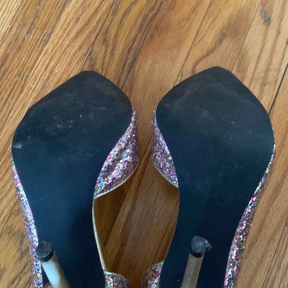 Sparkle, pointy toes Heels - Picture 4 of 5